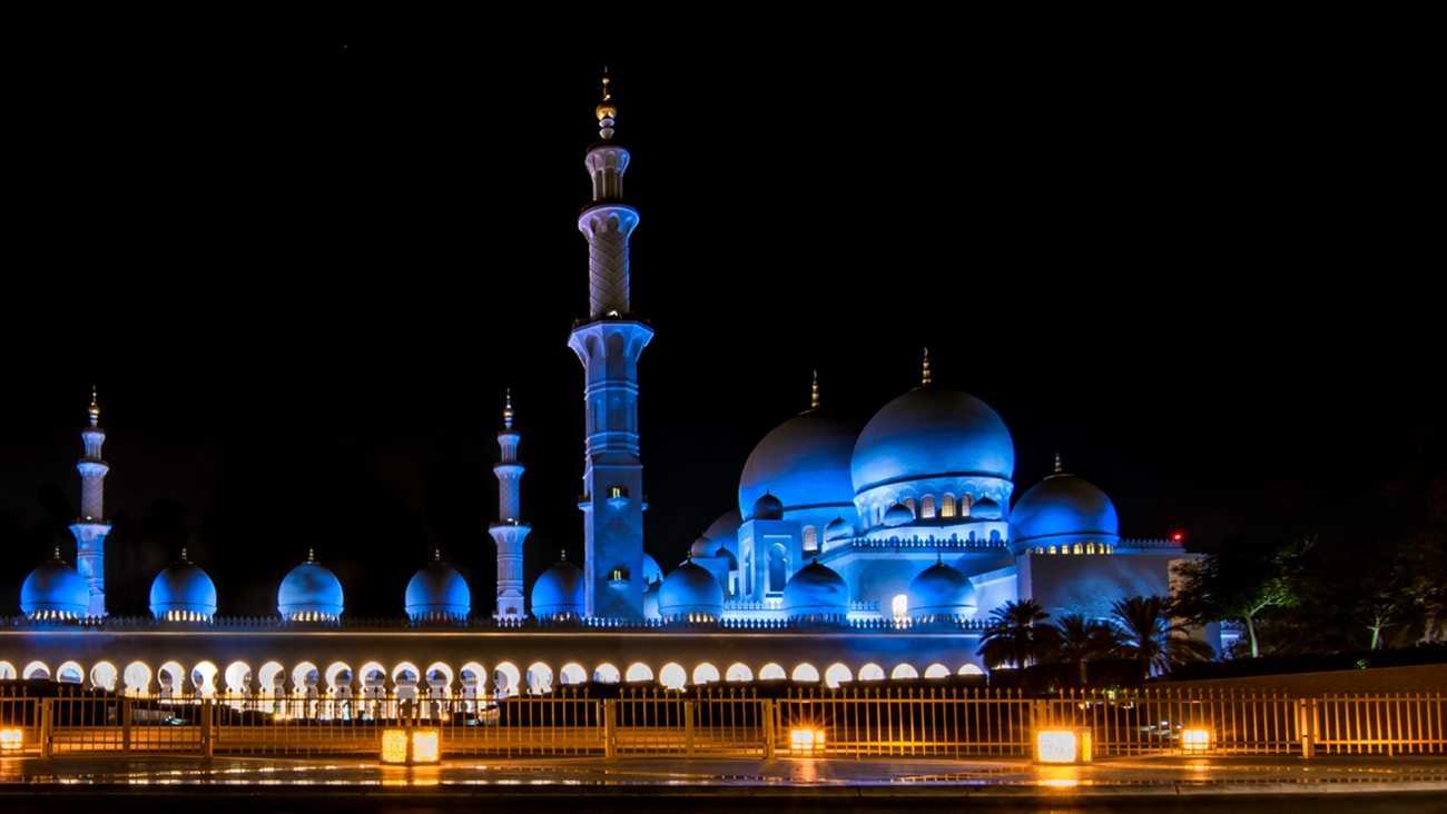 Sheikh Zayed Grand Mosque At Night